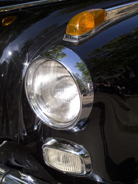 Headlight of a classic car mercedes — Stock Photo, Image