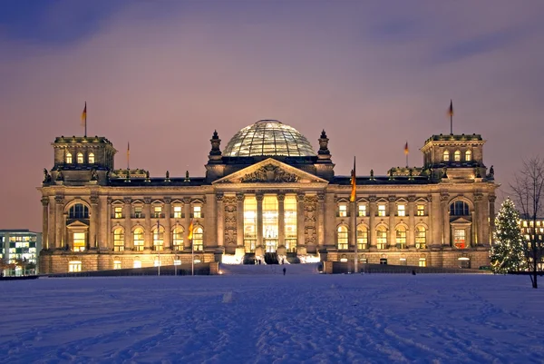 Berlin reichstag yılbaşı kar — Stok fotoğraf