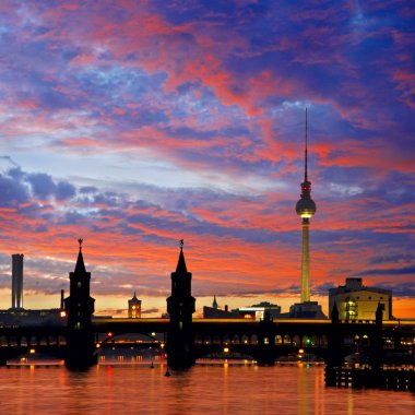 oberbaumbruecke Köprüsü berlin