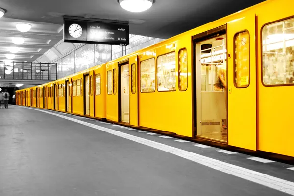 Βερολίνου του υπόγειου σιδηρόδρομου u-bahn — Φωτογραφία Αρχείου