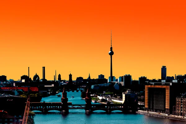 Ηλιοβασίλεμα πανόραμα του Βερολίνου στον ορίζοντα Royalty Free Εικόνες Αρχείου