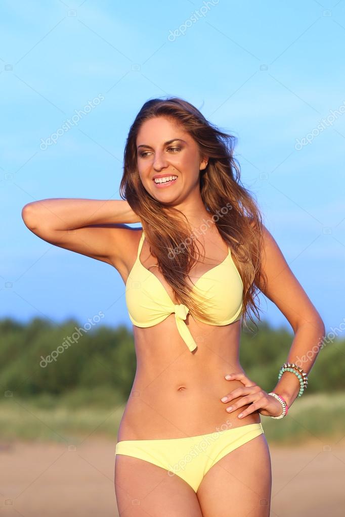 Mladá ebenová dívka
