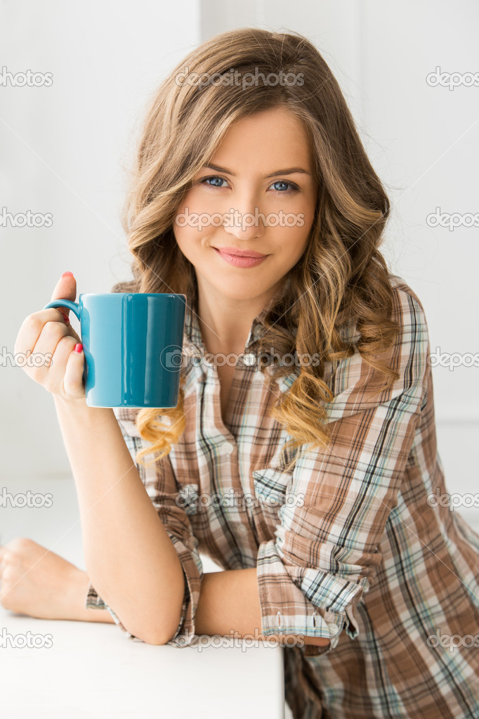 Beautiful girl with tea cup — Stock Photo © yekophotostudio 46335073