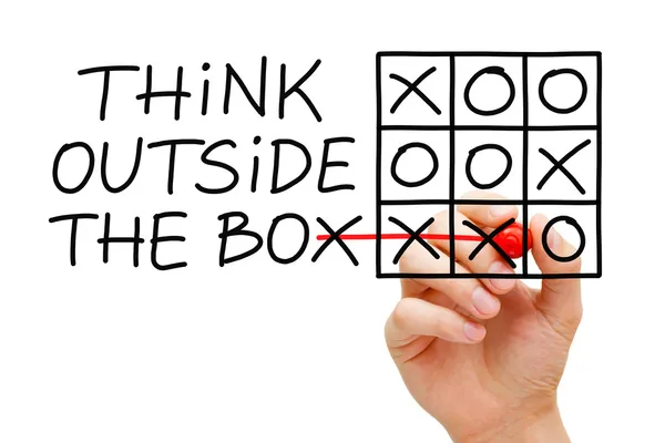 Denken buiten de box tic tac toe-concept — Stockfoto