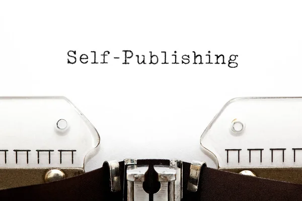 Text Self Publishing Getippt Auf Einer Alten Schreibmaschine Konzept Zur — Stockfoto