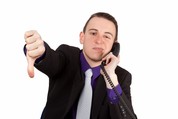 Бизнесмен показывает большие пальцы вниз
