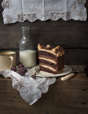 yozlaşmış çikolata ve karamel layer cake