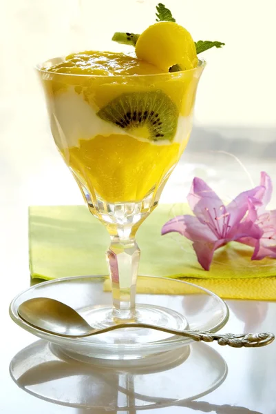 Mango-Kiwi-Creme — Stockfoto
