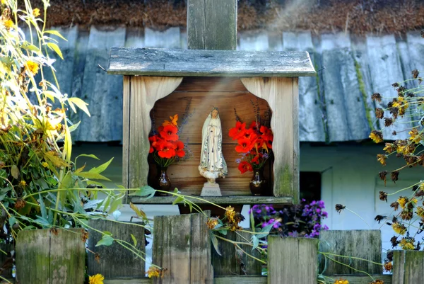 Kleine kapel in open lucht museum in Polen — Stockfoto