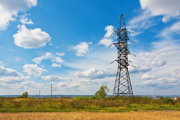 High voltage lines and cloudy sky — Stock Photo, Image