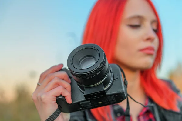 Woman Photographer Dslr Camera Focus Device Immagini Stock Royalty Free