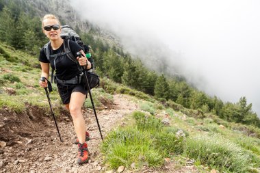 kadın sırt Dağları ile hiking