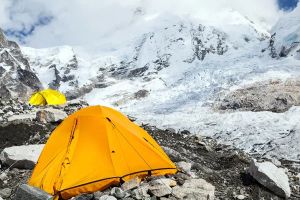 Everest ana kampı ve çadır — Stok fotoğraf