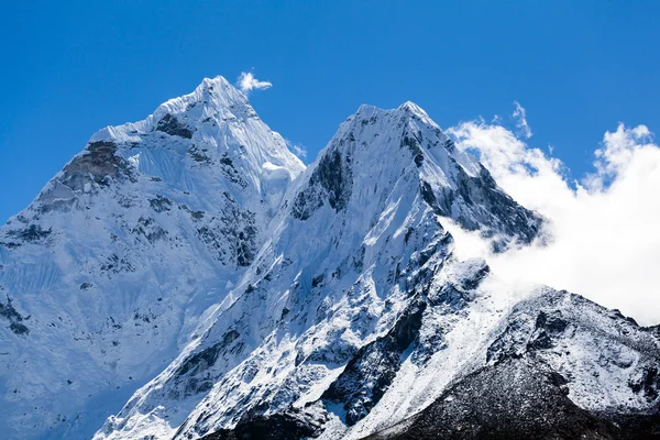 Himálaj horské krajiny, hory ama dablam — Stock fotografie
