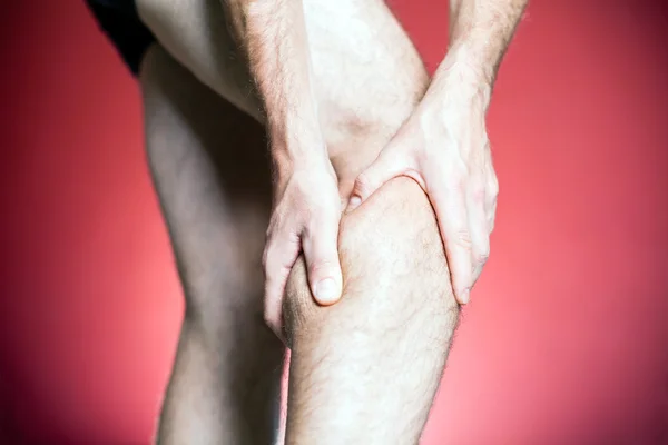 Dolor de rodilla, masaje de piernas — Foto de Stock