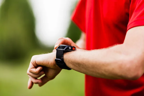 Runner looking at sports watch — Stock Photo, Image