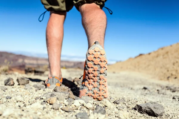 Camminare o correre gambe scarpe sportive — Foto Stock