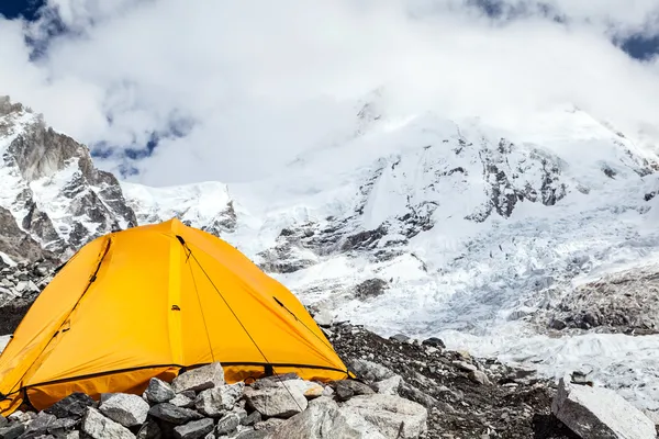 Acampamento Base do Everest e tenda — Fotografia de Stock