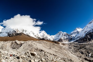 dağ yürüyüşçüler manzara