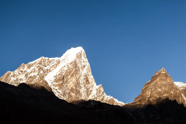 Під час заходу сонця краєвид гір, Непал — стокове фото