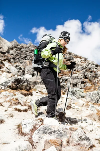 등산하는 여자 — 스톡 사진