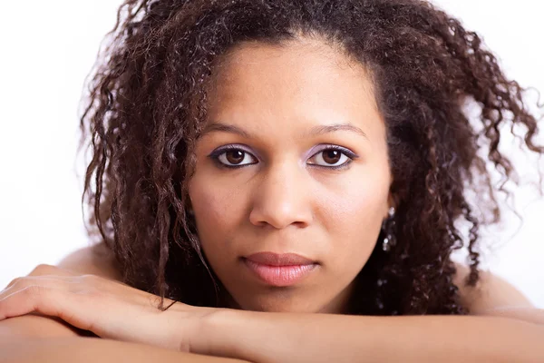 Modelo de moda afro-americano com penteado afro — Fotografia de Stock