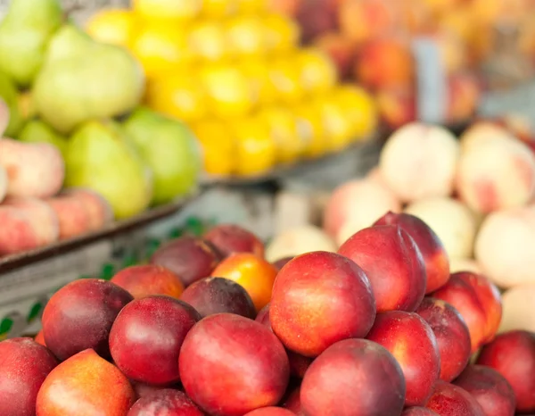 Frutas en el supermercado —  Fotos de Stock