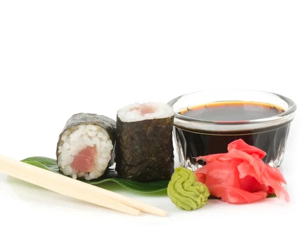 Sushi op een witte achtergrond — Stockfoto