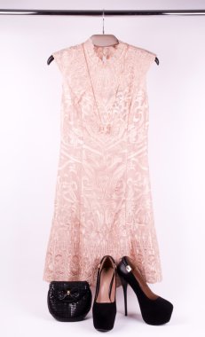 Bayan giyim ve aksesuarları