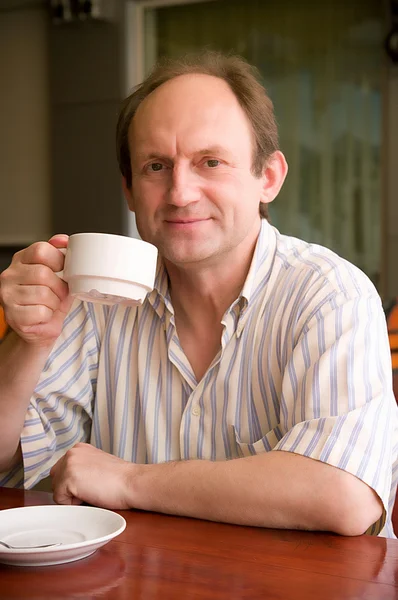 Happy aged man with coffee in cafe — Stock Photo, Image