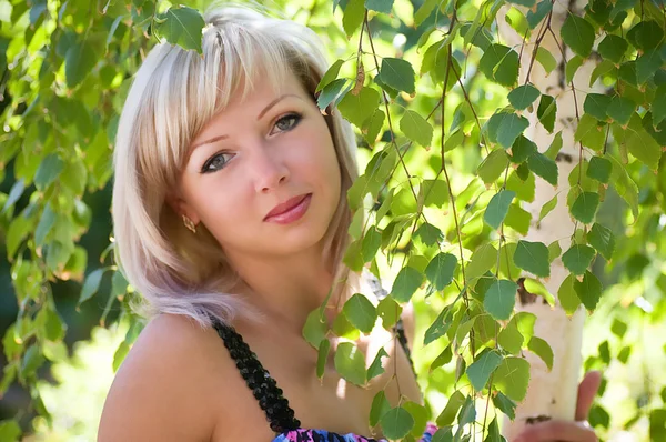 Happy girl in nature — Stock Photo, Image