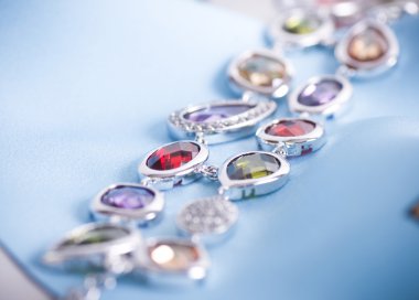 arka plan üzerinde güzel takı