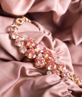 mooie gouden armbandgüzel altın bileklik