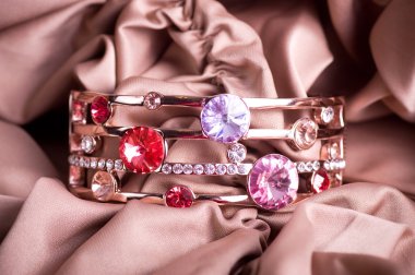 arka plan üzerinde güzel takı