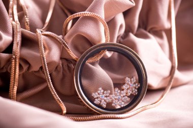 arka plan üzerinde güzel takı