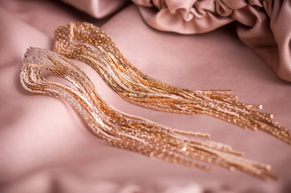 Beauty fashion concept con orecchini — Foto Stock