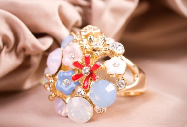 arka plan üzerinde güzel takı