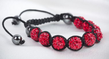 Beyaz arkaplanda güzel mücevherler