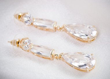 Beyaz arkaplanda güzel mücevherler