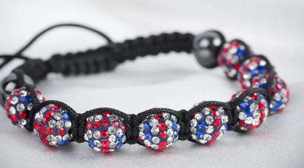 Beyaz arkaplanda güzel mücevherler