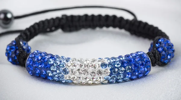 Beyaz arkaplanda güzel mücevherler