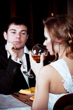 Genç çift celebraiting düğün