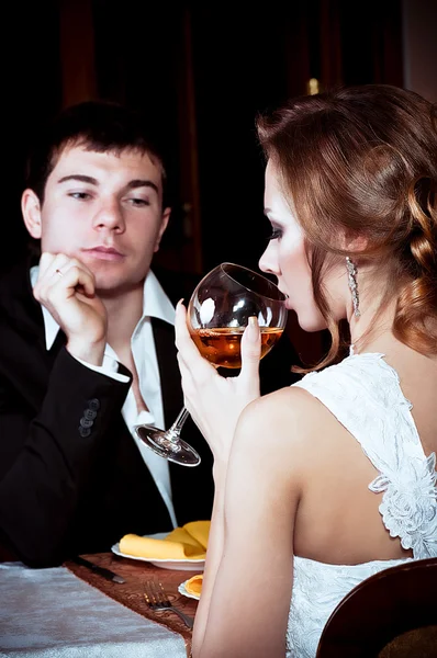 Genç çift celebraiting düğün