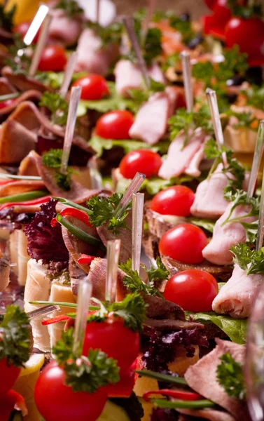 Conjunto de canapés saborosos para uma festa de evento — Fotografia de Stock