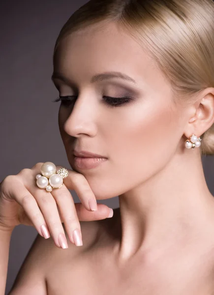 Portrait of a beautiful blonde — Stock Photo, Image