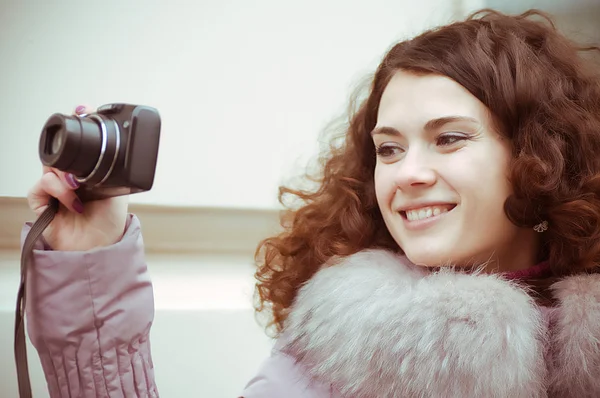 Menina com uma câmera — Fotografia de Stock