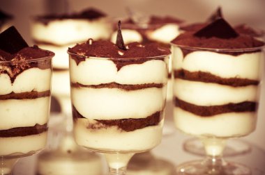 doldurma ile küçük lezzetli kek