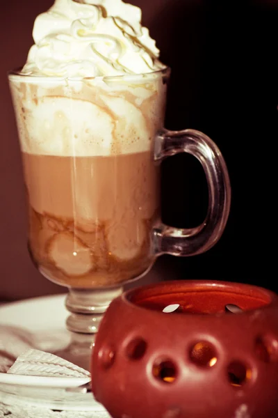 Köpüklü, katmanlı cappuccino — Stok fotoğraf