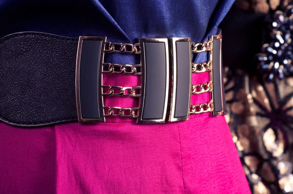 Moda bella cintura e vestito su un manichino — Foto Stock