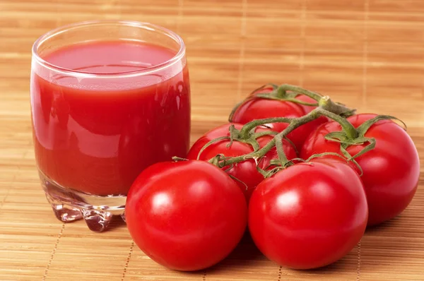 Färsk tomatjuice — Stockfoto